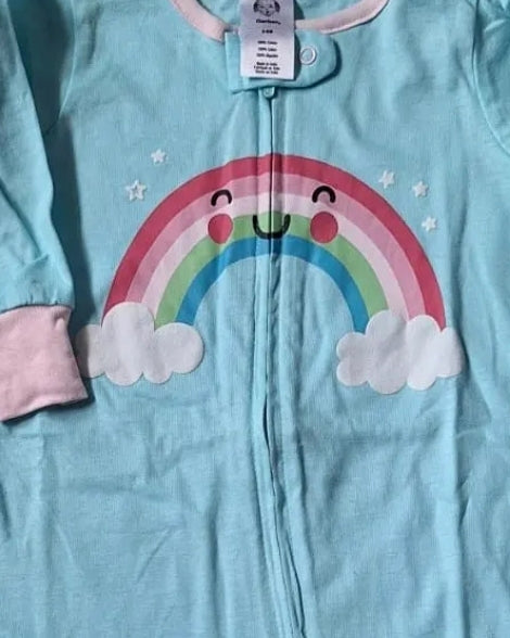 Pijama Gerber arcoíris, detalle del diseño con pies