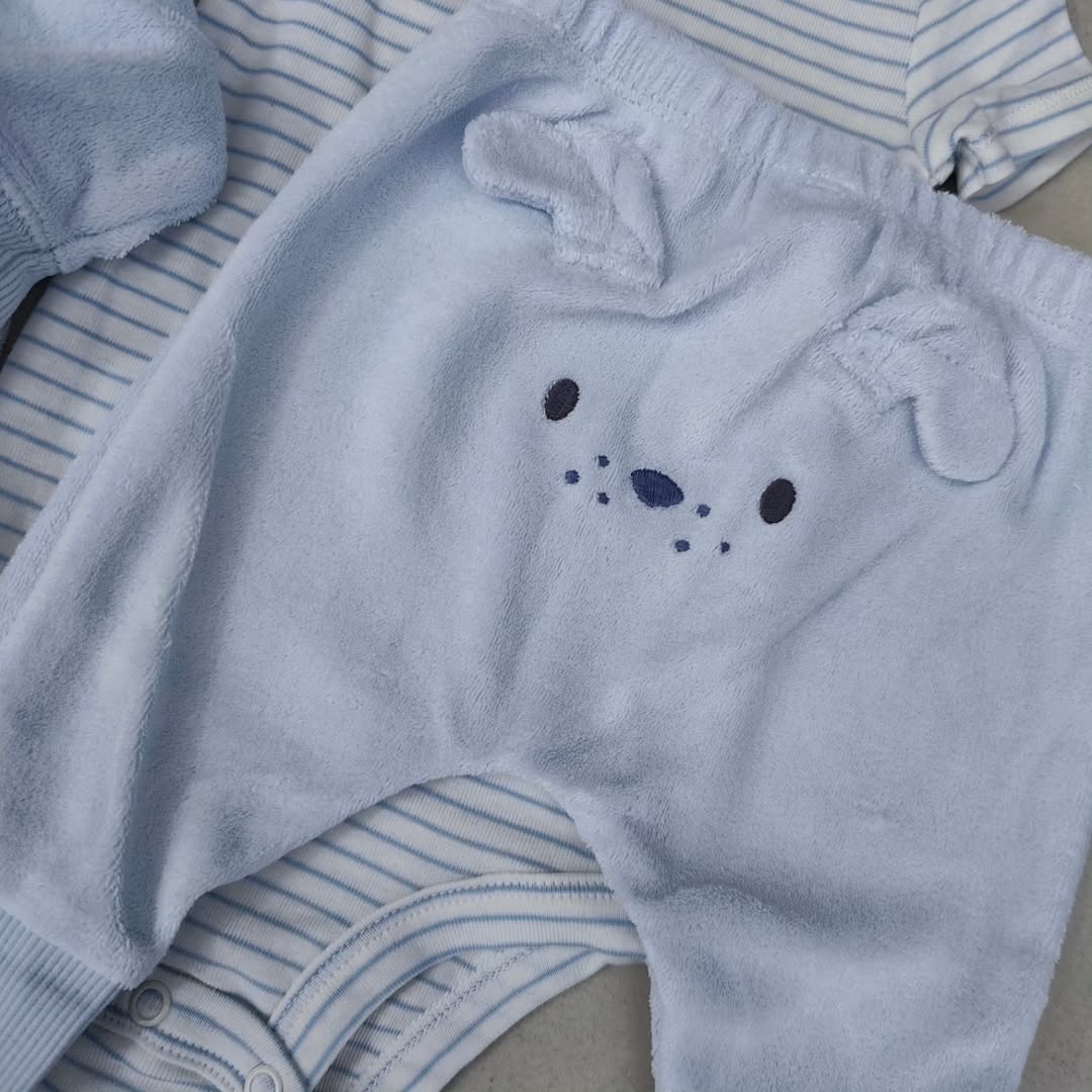 Salida de hospital Carter's perrito, detalle del pantalón con cola